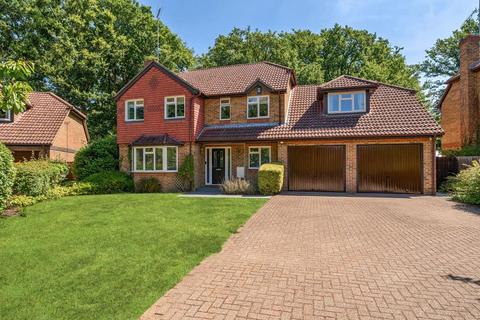 Woking,  Surrey,  GU22 4 bed detached house for sale