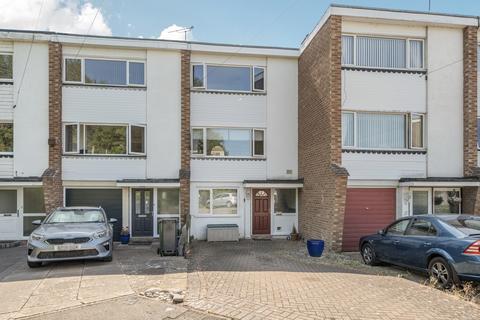 MAYNARD AVENUE, WARWICK CV34 3 bed townhouse for sale