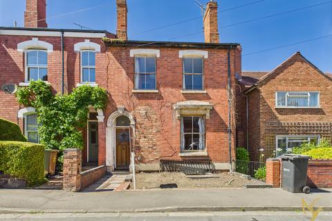 Worcestershire WR1 3 bed end of terrace house for sale