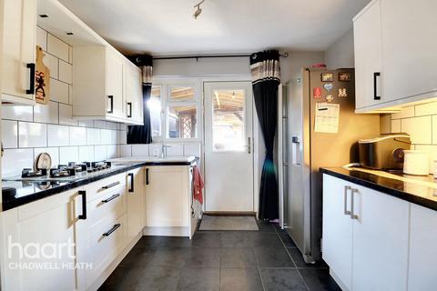 Kingston Hill Avenue, Romford 3 bed terraced house for sale
