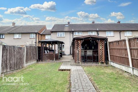Kingston Hill Avenue, Romford 3 bed terraced house for sale
