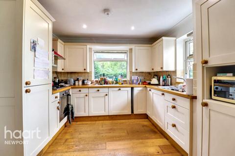 Poplar Court, Newport 4 bed semi