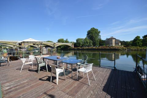 Ducks Walk, Twickenham TW1 3 bed houseboat for sale