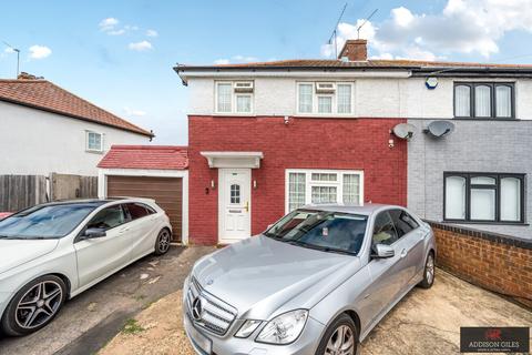 Beresford Avenue, Slough, Berkshire, SL2 3 bed semi