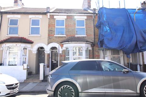 Havelock Road, Gravesend, Kent, DA11 3 bed terraced house for sale