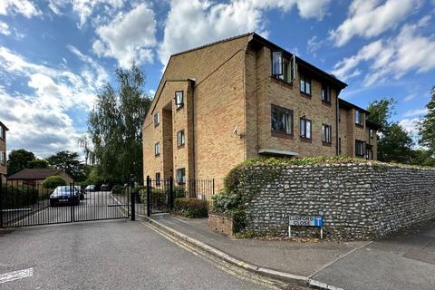 38 Ludford Close, Croydon, Surrey... 1 bed flat for sale