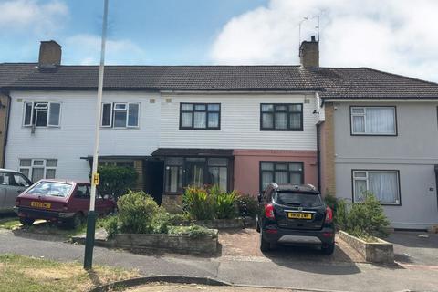 9 Newbury Close, Romford, Essex, RM3 8HB 3 bed terraced house for sale