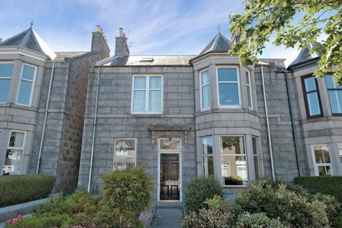 75 Braemar Place, Holburn, Aberdeen... 2 bed flat for sale