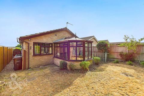 Cawstons Meadow, Poringland, Norwich 3 bed semi