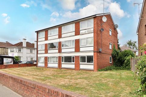 Kingston Road, New Malden 2 bed flat for sale