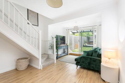 Baldry Gardens, Streatham, London, SW16 2 bed cottage for sale