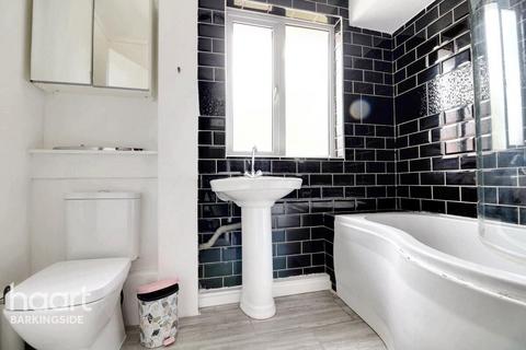 Huntsman Road, Hainault 5 bed semi