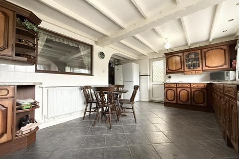 Aylestone Lane, Wigston LE18 3 bed semi