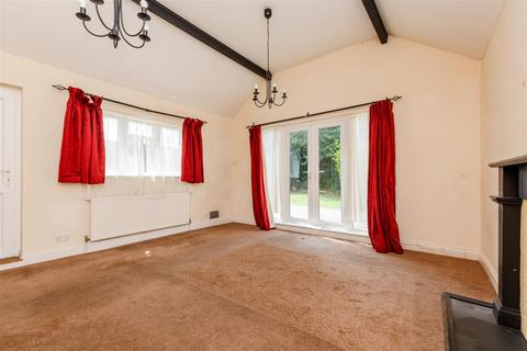 Invicta Road, Dartford, Kent 2 bed terraced house for sale