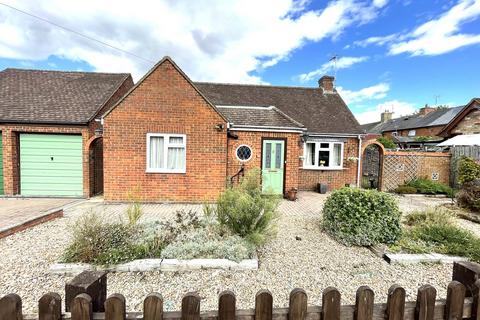 Pitstone, Leighton Buzzard LU7 2 bed detached bungalow for sale