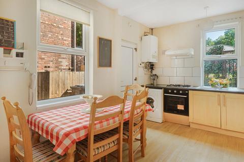 Lenton Boulevard, Nottingham NG7 4 bed semi