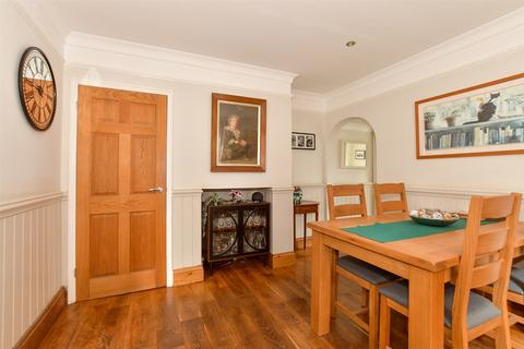 Brighton Road, Monks Gate, Horsham... 3 bed semi
