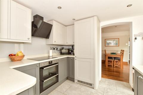 Brighton Road, Monks Gate, Horsham... 3 bed semi