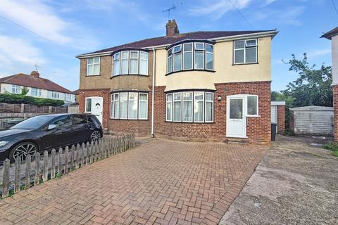 Warden Hill Gardens, Luton... 3 bed semi