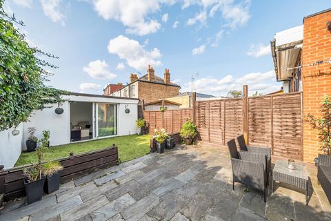 Bond Road, Mitcham CR4 2 bed maisonette for sale