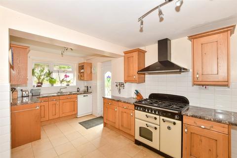 Newick Hill, Newick, Lewes, East Sussex 3 bed detached bungalow for sale