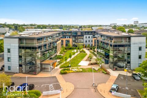 Wokingham Road, Bracknell 2 bed apartment for sale