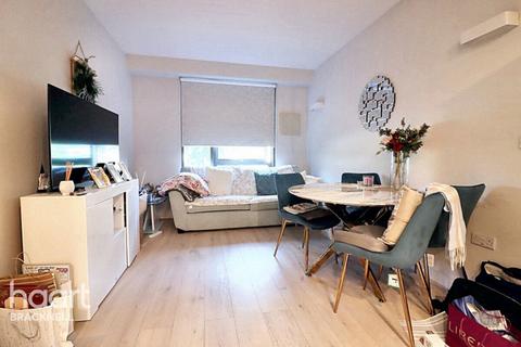 Wokingham Road, Bracknell 2 bed apartment for sale