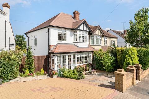 Cleave Avenue, kent, BR6 3 bed semi