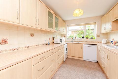 Penshurst Close, Sevenoaks TN15 3 bed semi
