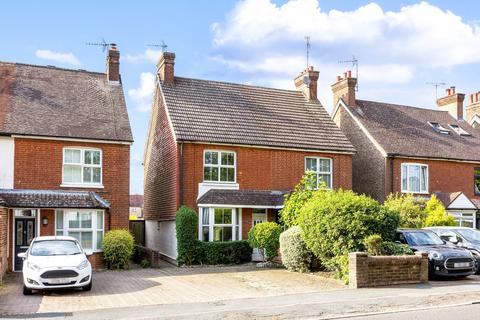 Crawley Road, Horsham, RH12 2 bed semi
