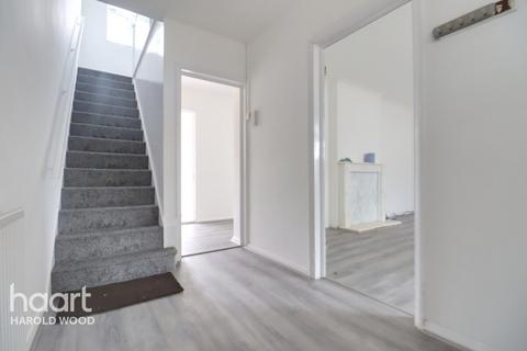 Hilldene Avenue, Romford 3 bed end of terrace house for sale