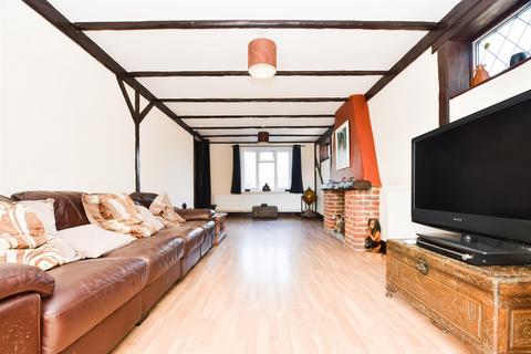 North Road, Crawley RH10 3 bed semi