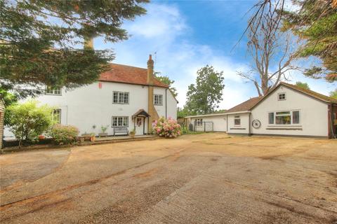 Clockhouse Lane West, Surrey TW20 6 bed detached house for sale