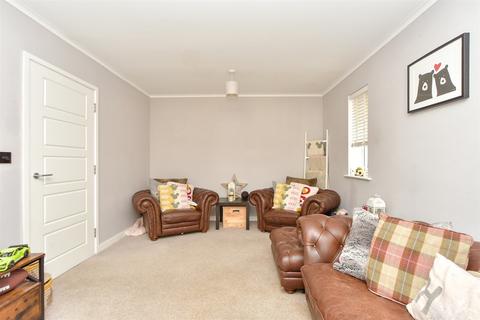 Stede Avenue, Sittingbourne ME10 3 bed detached house
