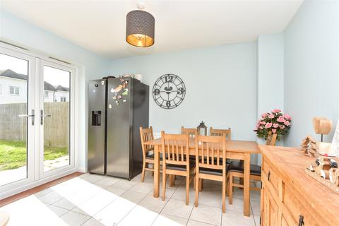 Stede Avenue, Sittingbourne ME10 3 bed detached house for sale
