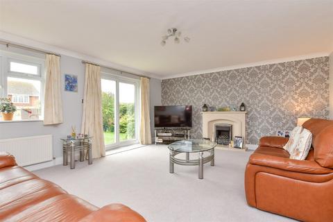 Roderick Avenue, Peacehaven, East Sussex 7 bed chalet for sale