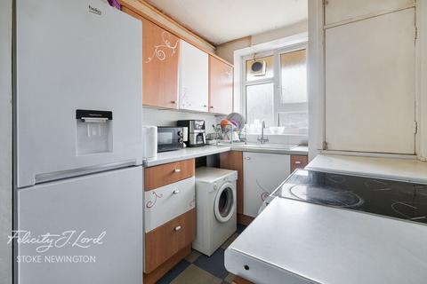 Portland Avenue, London N16 1 bed flat for sale