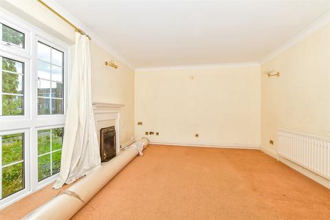 Poyntell Road, Staplehurst, Kent 3 bed semi
