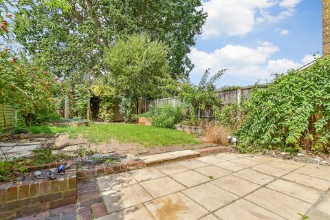 Poyntell Road, Staplehurst, Kent 3 bed semi