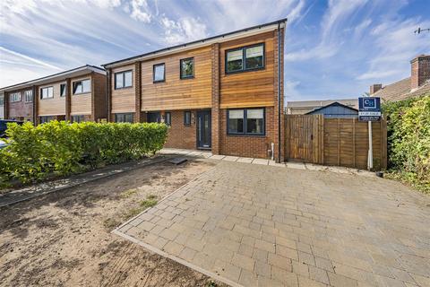 Moss Side, Bricket Wood, St. Albans 3 bed semi
