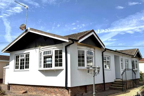 Woodside Park Homes, Luton LU1 2 bed park home for sale