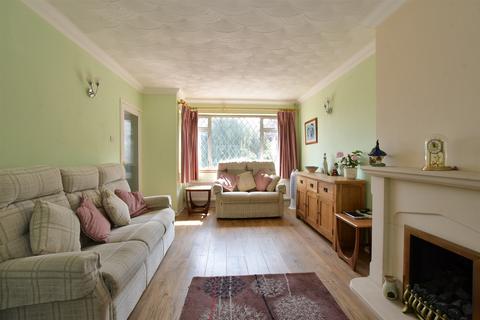 London Road, Crays Hill, Billericay... 5 bed semi