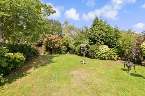 London Road, Crays Hill, Billericay... 5 bed semi
