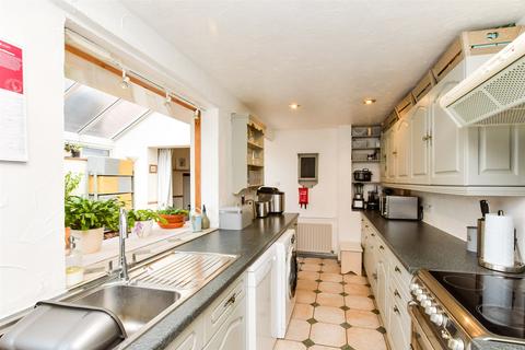 Palehouse Common, Uckfield, East Sussex 3 bed semi