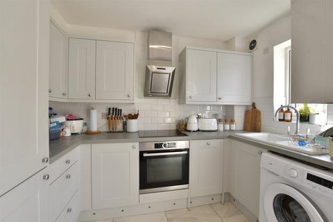 Lavender Close, South Ockendon, Essex 2 bed terraced house for sale