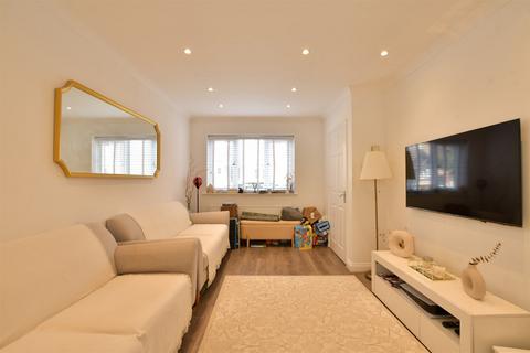 Lavender Close, South Ockendon, Essex 2 bed terraced house for sale