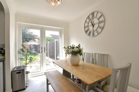 Lavender Close, South Ockendon, Essex 2 bed terraced house for sale