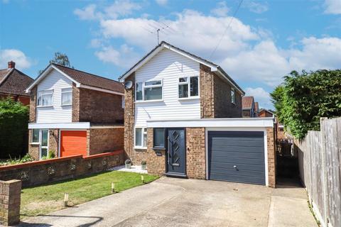 Ryelaw Road, Church Crookham GU52 3 bed detached house for sale