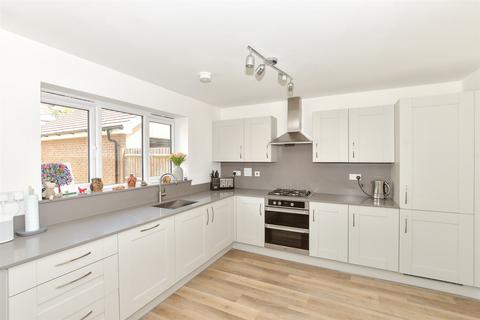 Bluebell Way, Crowborough, East Sussex 4 bed detached house for sale