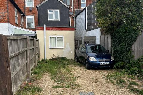 37 Carisbrooke Road, Newport PO30 1 bed apartment
